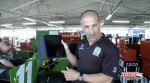 indianapolis-500-race-car-driver-tony-kanaan-uses-ipad